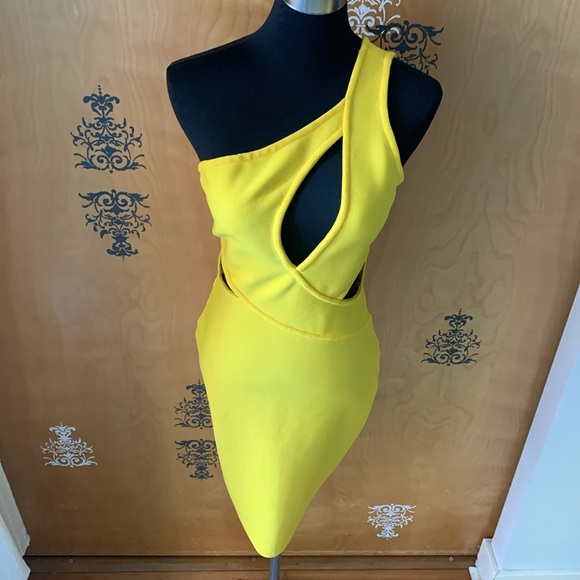 NEW - GORGEOUS Sexy Cut-Out Dress in Bright Yellow - Picture 13 of 14